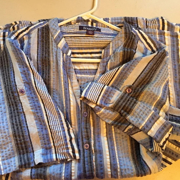 Seersucker Button Down Blouse - Picture 4 of 6